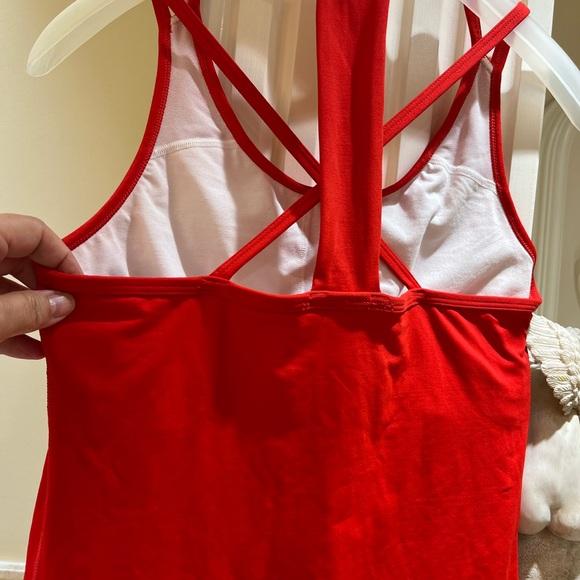Gap fit size M red tank with built in shelf bra - Picture 3 of 8